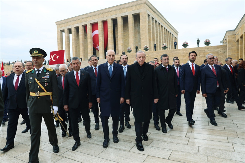 Cumhurbaşkanı Erdoğan Anıtkabir özel defterini imzaladı! Dikkat çeken Türkiye yüzyılı mesajı - Resim: 3