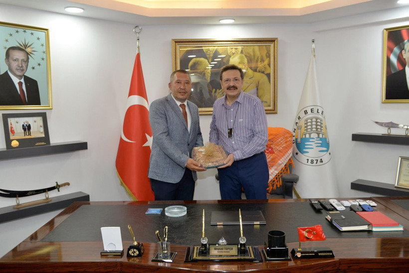 CHP'li Dinar Belediye Başkanı AK Parti'ye ge&ccedil;iyor! Erdoğan ve bor&ccedil;lar afişi olaydı - Resim: 1