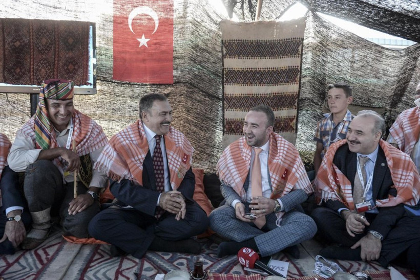 Renkli anlar! Bakan Eroğlu kavalı aldı eline... - Resim: 4