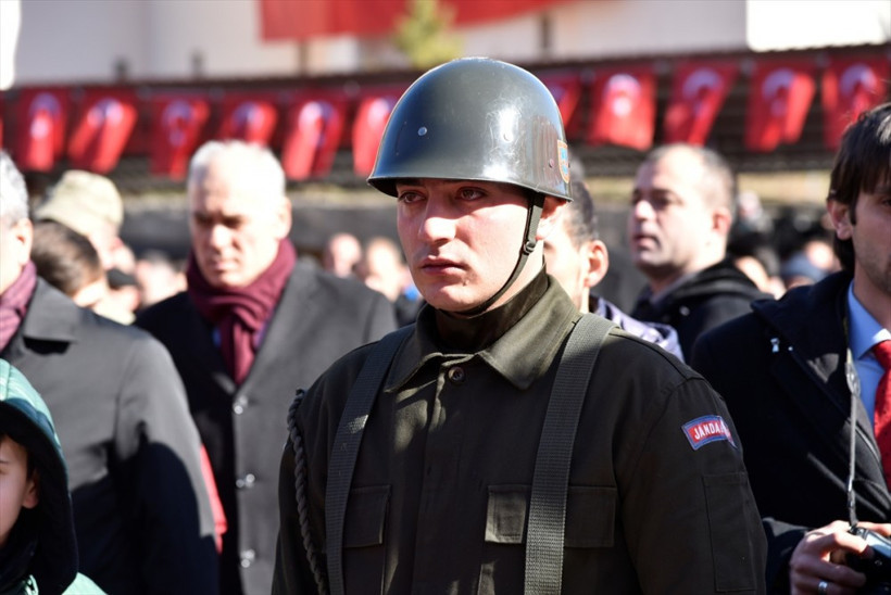 Sur şehidinin cenaze töreninde gözyaşları sel oldu - Resim: 2