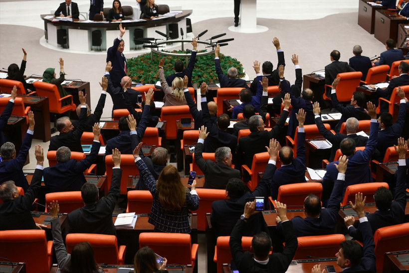 MHP muhalefete destek verdi EYT geçti TBMM'de sevinç çığlıkları - Resim: 1