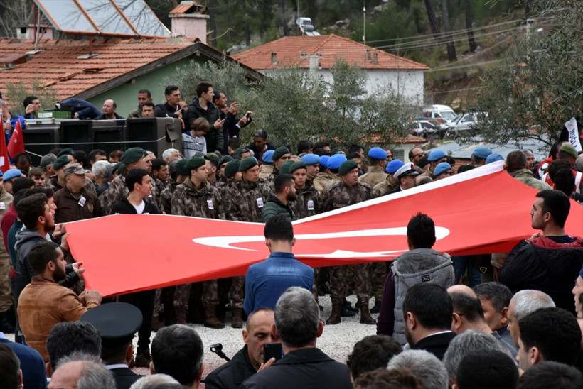 Afrin şehidi zeytin dallarıyla uğurladı... - Resim: 3