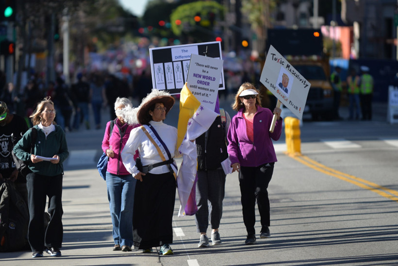 ABD'de binlerce kadın Trump hükümetini protesto etti  - Resim: 1