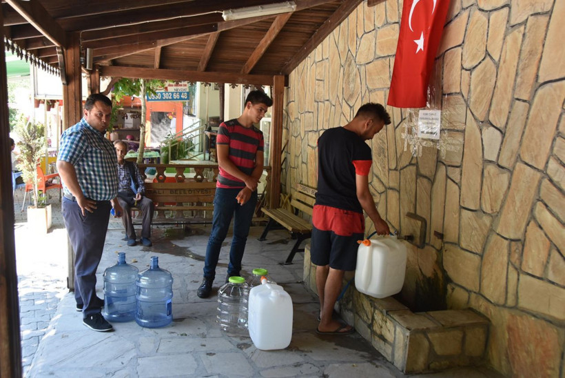 İçen şifa buldu Türkiye'nin dört bir yanından insanlar İzmir Torbalı'ya geliyor - Resim: 1