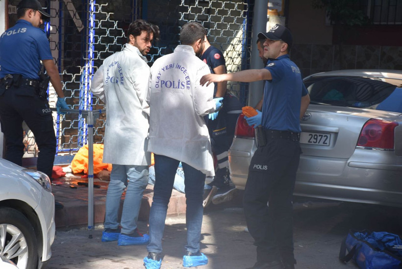 Zeytinburnu'nda 2 arkadaş arasındaki derbi tartışması kanlı bitti - Resim: 2