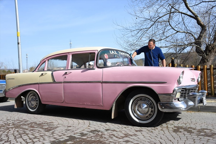 Bartın'da 3 klasik otomobili yeniledi bakan bir daha baktı - Resim: 1