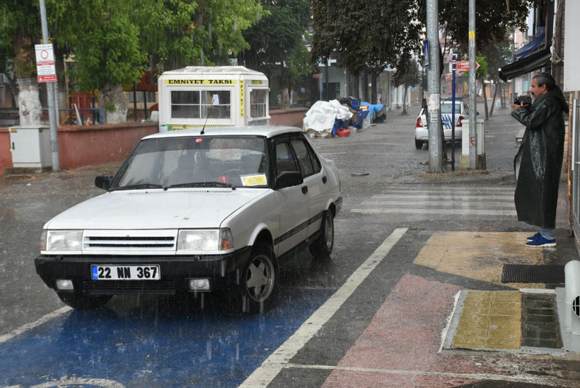 Edirne'yi vuran sağanak sokakları göle çevirdi - Resim: 4