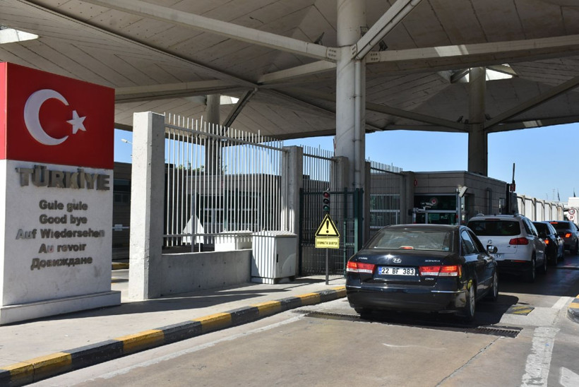 Bulgaristan karantinayı kaldırınca Kapıkule Sınır Kapısı'ndan girişler başladı - Resim: 2