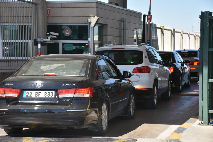 Bulgaristan karantinayı kaldırınca Kapıkule Sınır Kapısı'ndan girişler başladı - Resim: 3