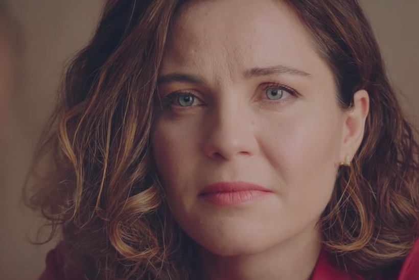 TRT Kırmızı Oda'nın yıldız oyuncusunu kaptı TV8'de artık yok! - Resim: 2