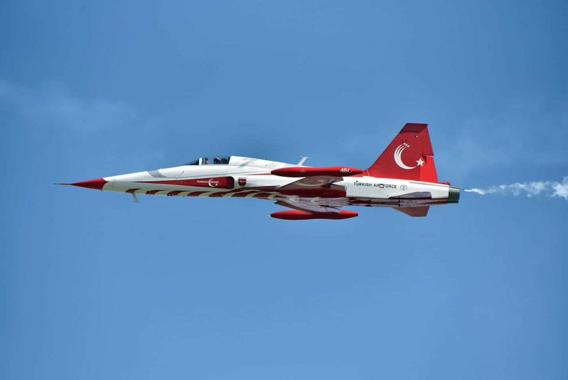 Konya'da Türk Yıldızları uçağı düştü! Pilot Burak Gençcelep Türk Yıldızları'nın ikinci şehidi oldu - Resim: 1