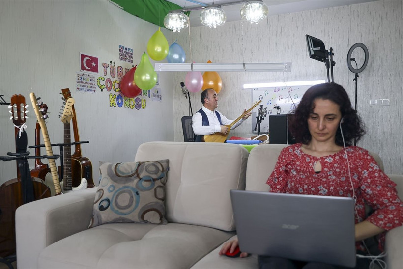 İnternet üzerinden verdiği müzik dersleriyle 5 bin kişilik çocuk korosu oluşturdu - Resim: 4