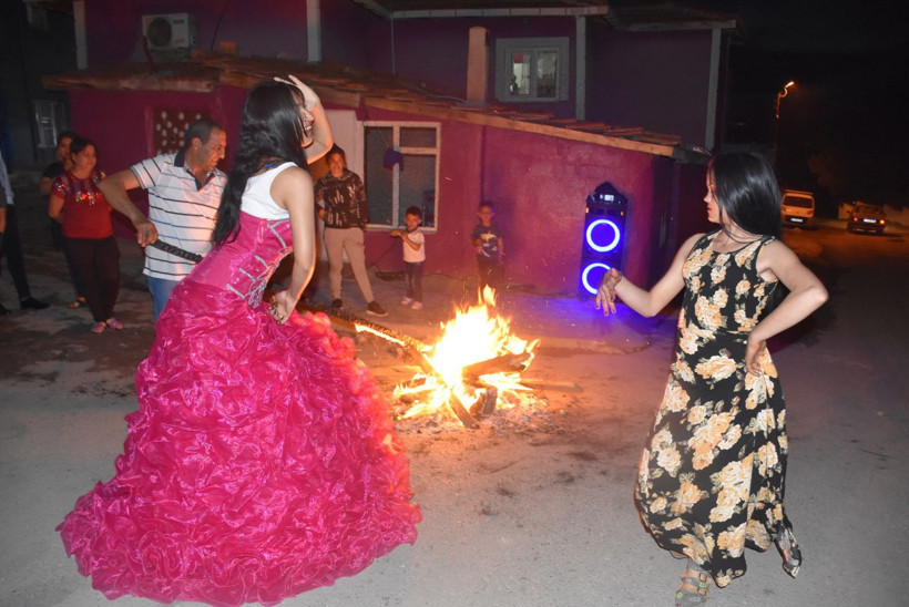 Edirne'de Kakava'yı kutladılar: Ateş yakıp göbek attılar - Resim: 4