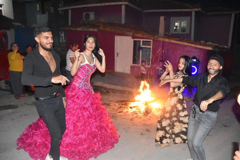 Edirne'de Kakava'yı kutladılar: Ateş yakıp göbek attılar - Resim: 3