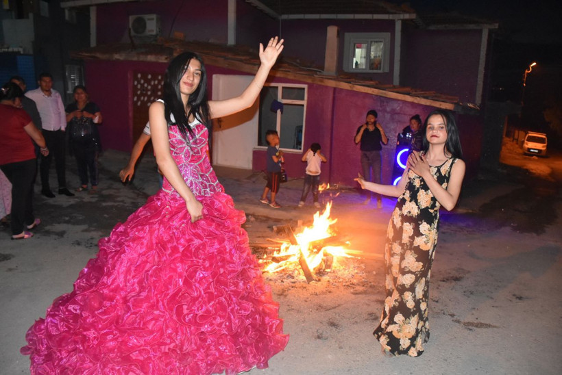 Edirne'de Kakava'yı kutladılar: Ateş yakıp göbek attılar - Resim: 1