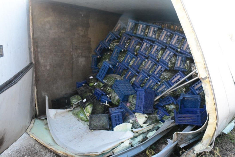 Kuzey Marmara Otoyolu'nda kaza: Devrilen tır 200 metre sürüklendi, sürücü yaralandı - Resim: 4