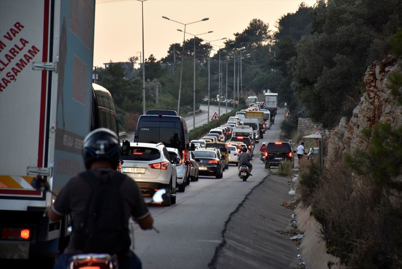 Akın akın geliyorlar! Bodrum'a 48 saatte 50 bin araç giriş yaptı - Resim: 3