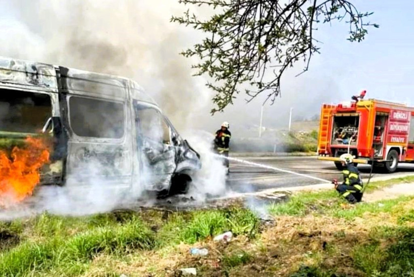 Seyir halinde cayır cayır yandı! Geriye metal yığını kaldı! - Resim: 1