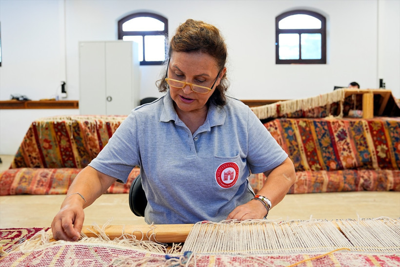 500 yıllık saray seccadeleri sergilenmek üzere gün sayıyor - Resim: 6