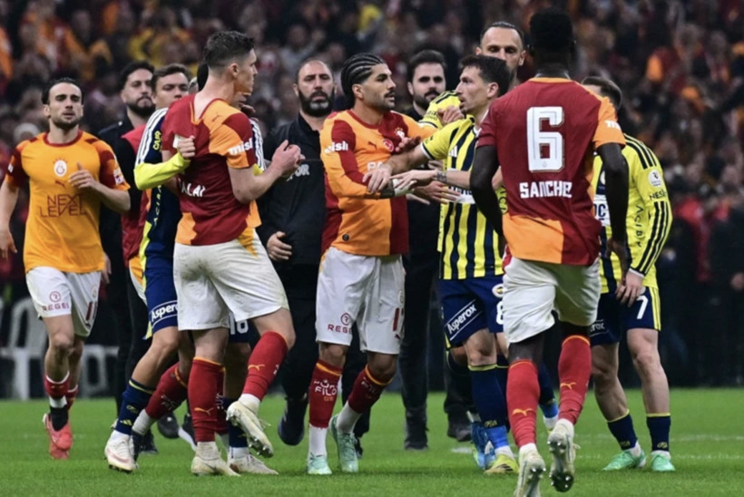 Olaylı Galatasaray-Fenerbahçe derbisinin faturası! Abdülkerim Bardakcı ve Archie Brown'un cezaları belli oldu - Resim: 9
