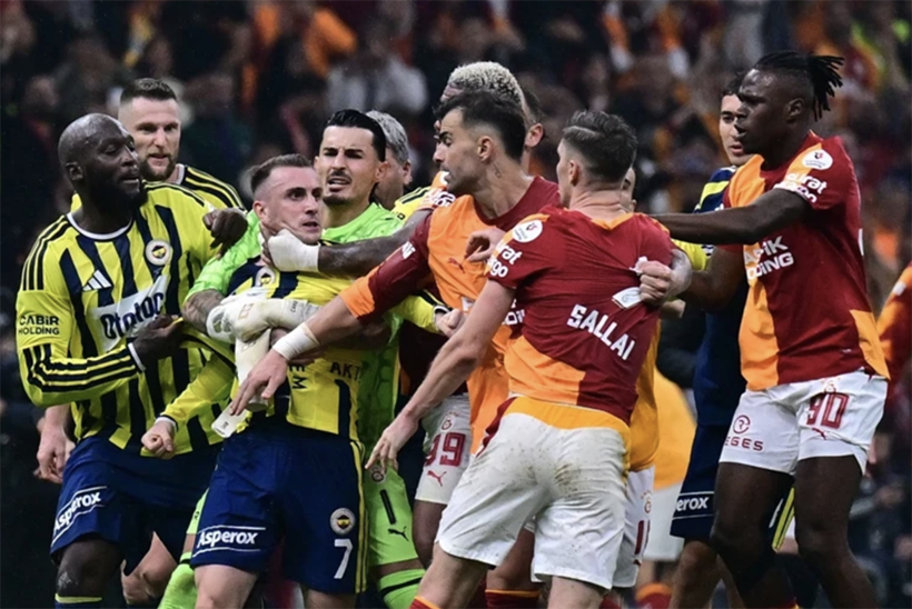 Olaylı Galatasaray-Fenerbahçe derbisinin faturası! Abdülkerim Bardakcı ve Archie Brown'un cezaları belli oldu - Resim: 5