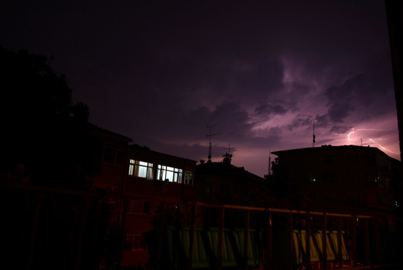 İstanbul’da şimşekler geceyi aydınlattı - Resim: 3