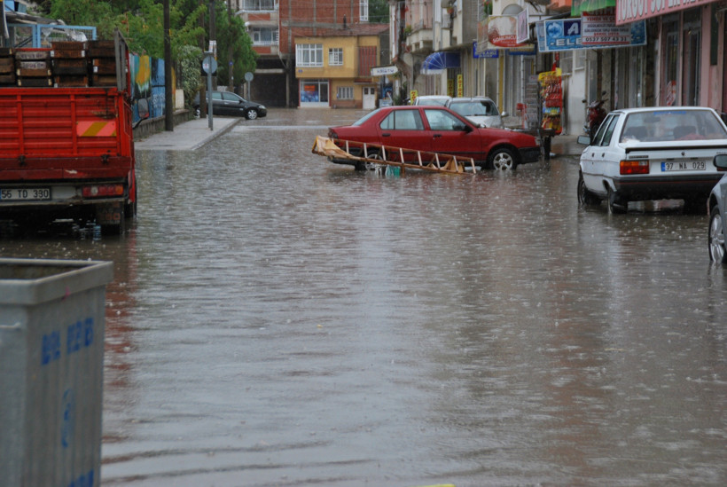 Bafra bayrama sel ile uyandı - Resim: 3
