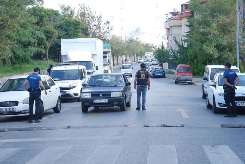 İstanbul polisi okul çevrelerinde denetim yaptı - Resim: 2