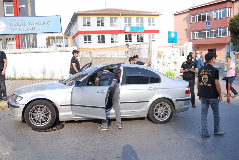İstanbul polisi okul çevrelerinde denetim yaptı - Resim: 1