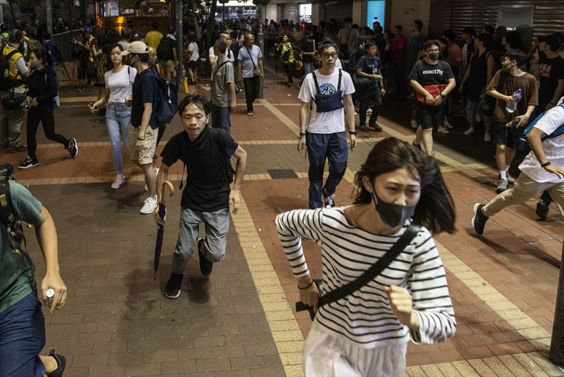 Hong Kong'ta protestolar şiddetini artırdı Çin haber ajansı Şinhua ofisine saldırdı - Resim: 2