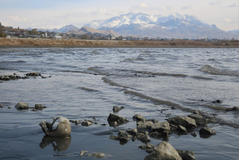 Van Gölü'nde sular çekildi korkunç manzara ortaya çıktı - Resim: 1