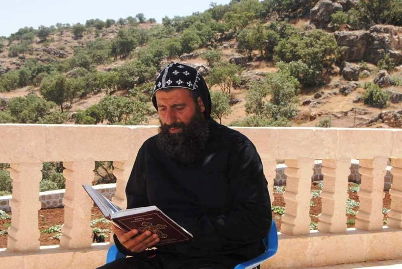 Rahip efendiye bakın! Mardin Mor Yakup Manastırı'nda PKK'lı saklamış - Resim: 4