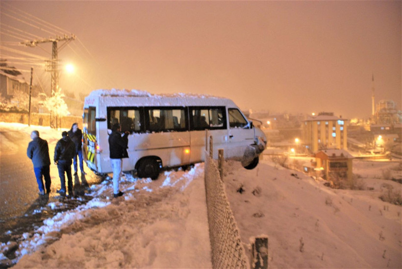 Tokat'ta seyir halindeki minibüsün sürücüsü kalp krizi geçirip öldü - Resim: 4