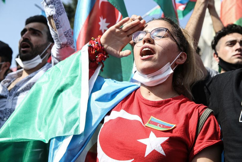 Azerbaycan bayrağını alan Beyazıt'a koştu! İstanbul'dan destek sloganları - Resim: 4