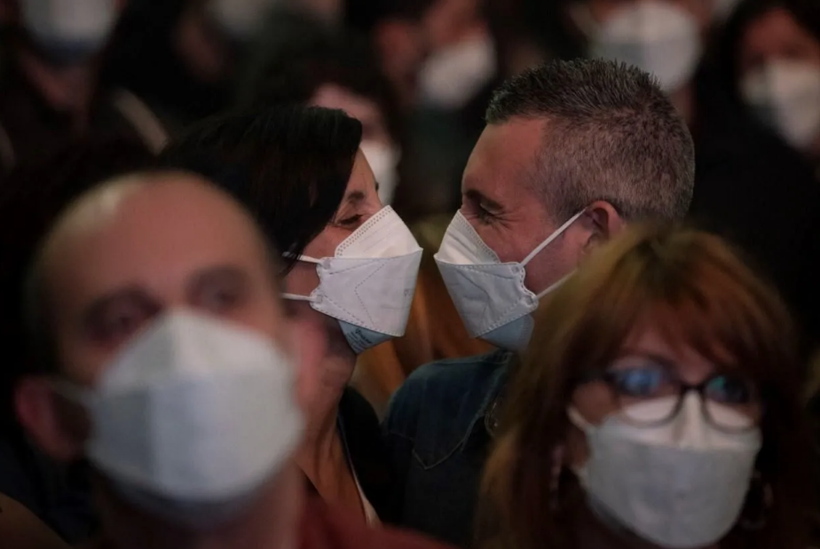 İspanya'da sosyal mesafesiz ilk konser! Tam 5 bin kişi katıldı - Resim: 4