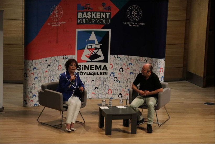 Hülya Koçyiğit bunları ilk kez anlattı meğer köy evlerinde yatıp kalkmış - Resim: 2