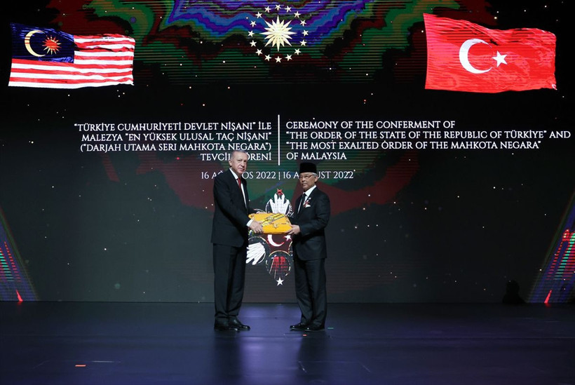 Cumhurbaşkanı Erdoğan, Malezya Kralı'na devlet nişanı verdi - Resim: 4
