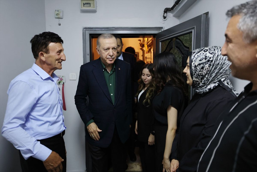 Cumhurbaşkanı Erdoğan, 15 Temmuz'da 3 yakını şehit olan Muzaffer Gülşen'i evinde ziyaret etti - Resim: 1