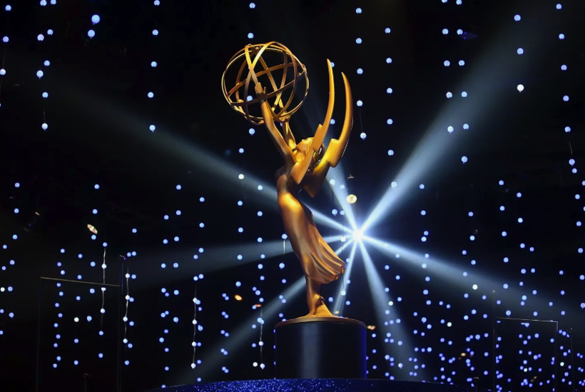 77. Emmy ödülleri sahiplerini buldu: Yahudi oyuncudan sahnede gelen 'Filistin' mesajı salonda alkış kopardı - Resim: 1