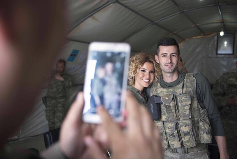 Gülben Ergen Nusaybin'de! İşte o kareler... - Resim: 3