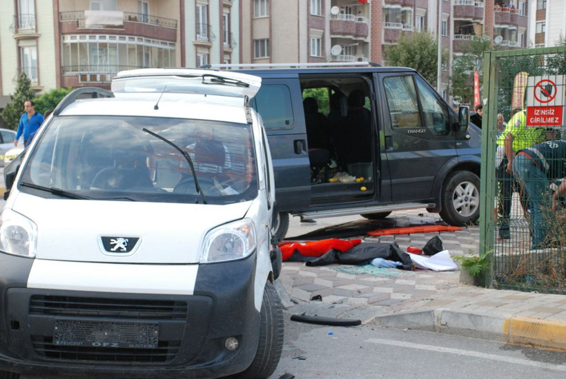 Tokat'ta anne ile kızının üzerine araç devrildi 1 ölü 7 yaralı - Resim: 2