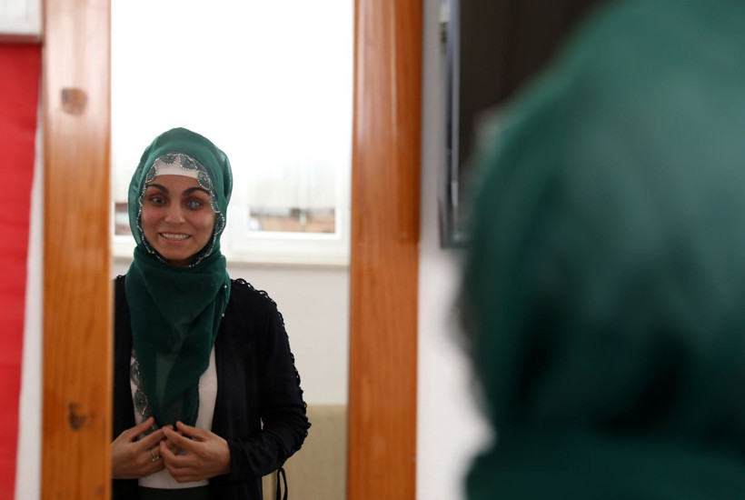 21 yaşındaki Ayşe Acar kendini ilk kez aynada gördü - Resim: 1