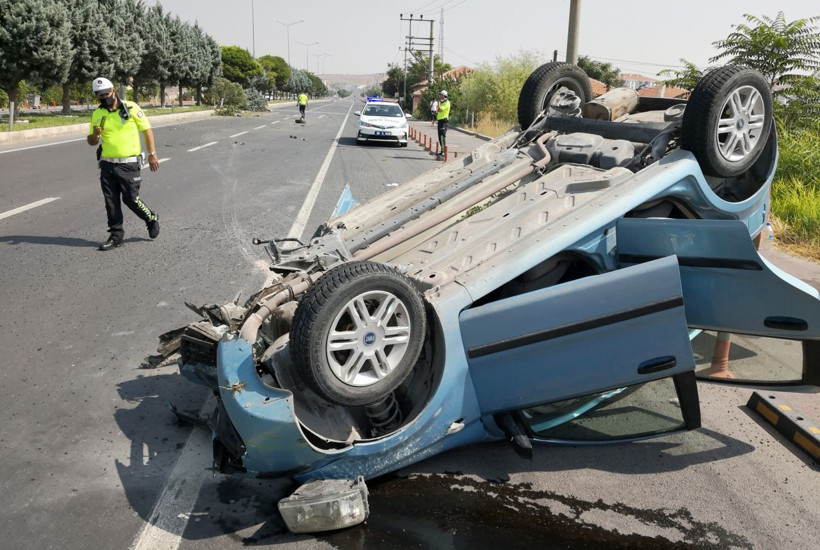 Aksaray'da kaplumbağayı ezmek istemeyen anne kızıyla takla attı - Resim: 4
