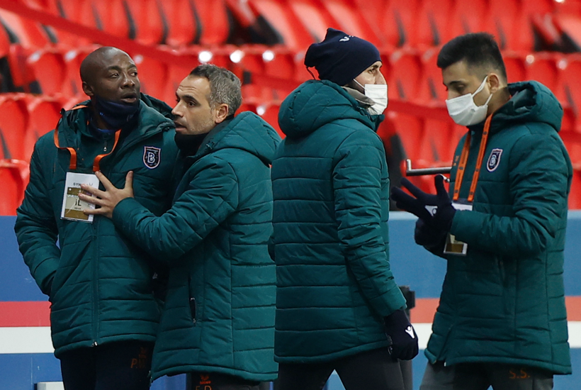 PSG Başakşehir maçında Webo'ya yapılan ırkçılık sonrası Rumenlerden çarpıcı yorum - Resim: 1