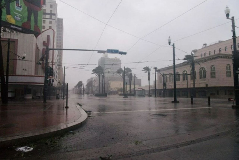 ABD'de kasırga kabusu! Nehrin akışı değişti çatılar uçtu: Milyonlar elektriksiz kaldı - Resim: 2