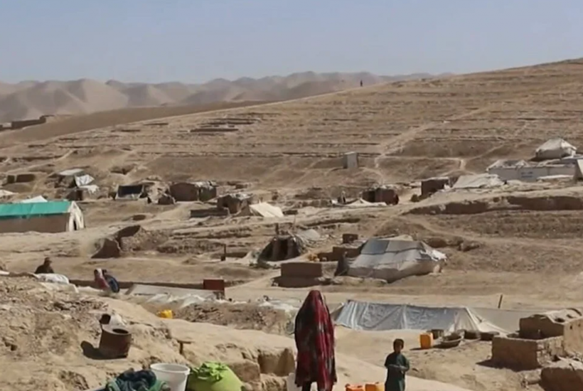 Makyaj yaptı 9 yaşındaki kız 55 yaşındaki adama satıldı! Ödeme koyun ve toprakla - Resim: 1