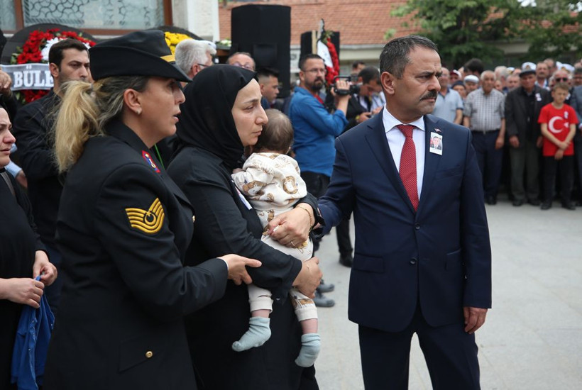 Şehit Jandarma Uzman Çavuş Aydın Ceylan son yolculuğa uğurlandı! Şehidin annesinin sözleri ile kahretti! - Resim: 1