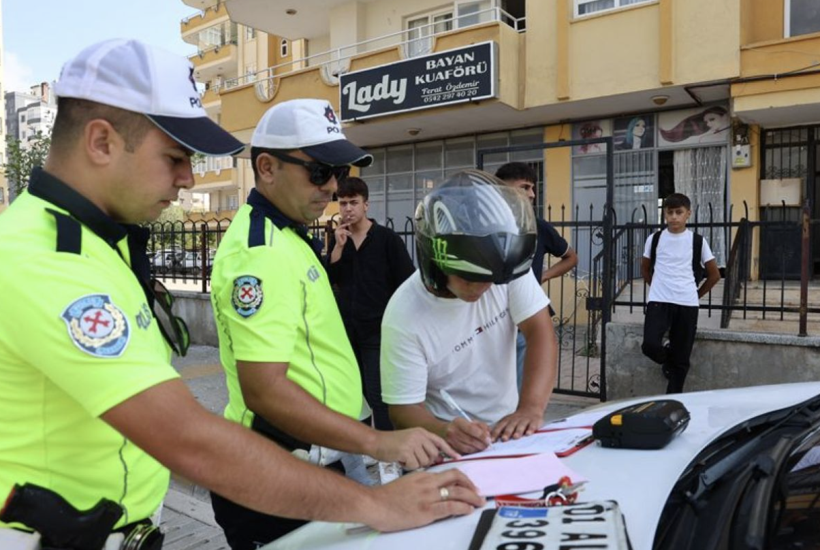 Trafik cezalarına büyük zam kapıda! 2025'te en düşük ceza bile cep yakacak - Resim: 2
