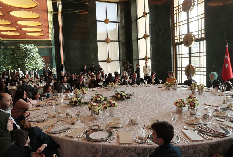 Emine Erdoğan'ın Külliye'de verdiği yemeğe ünlüler akın etti! - Resim: 3