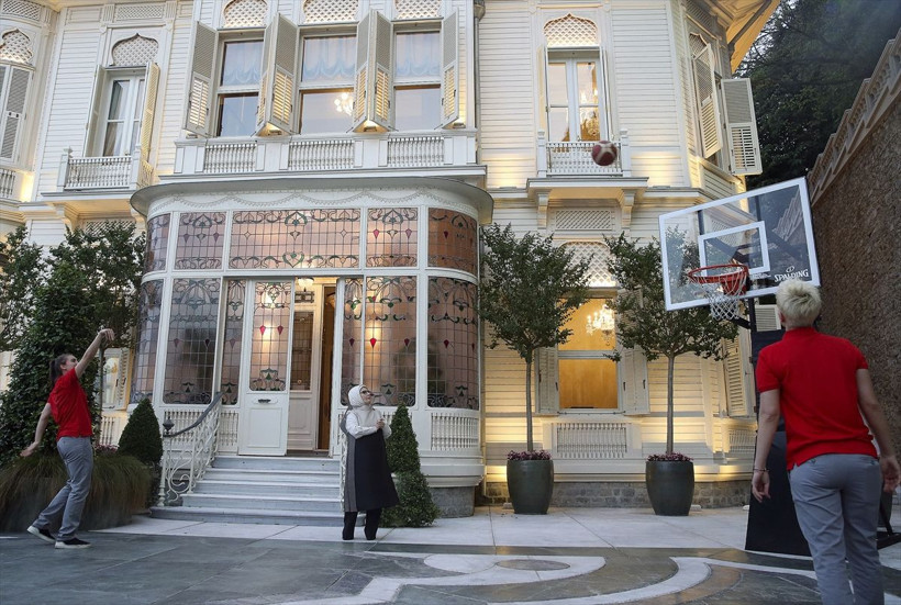 Emine Erdoğan basketi attı hediyeyi kaptı - Resim: 2